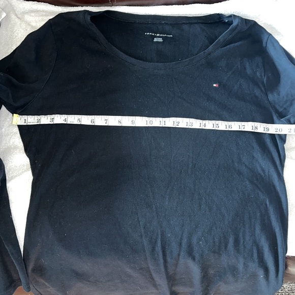 TOMMY HILFIGER
Women's Solid Scoop-Neck Long-Sleeve Knit Top in black size xl - Picture 6 of 10